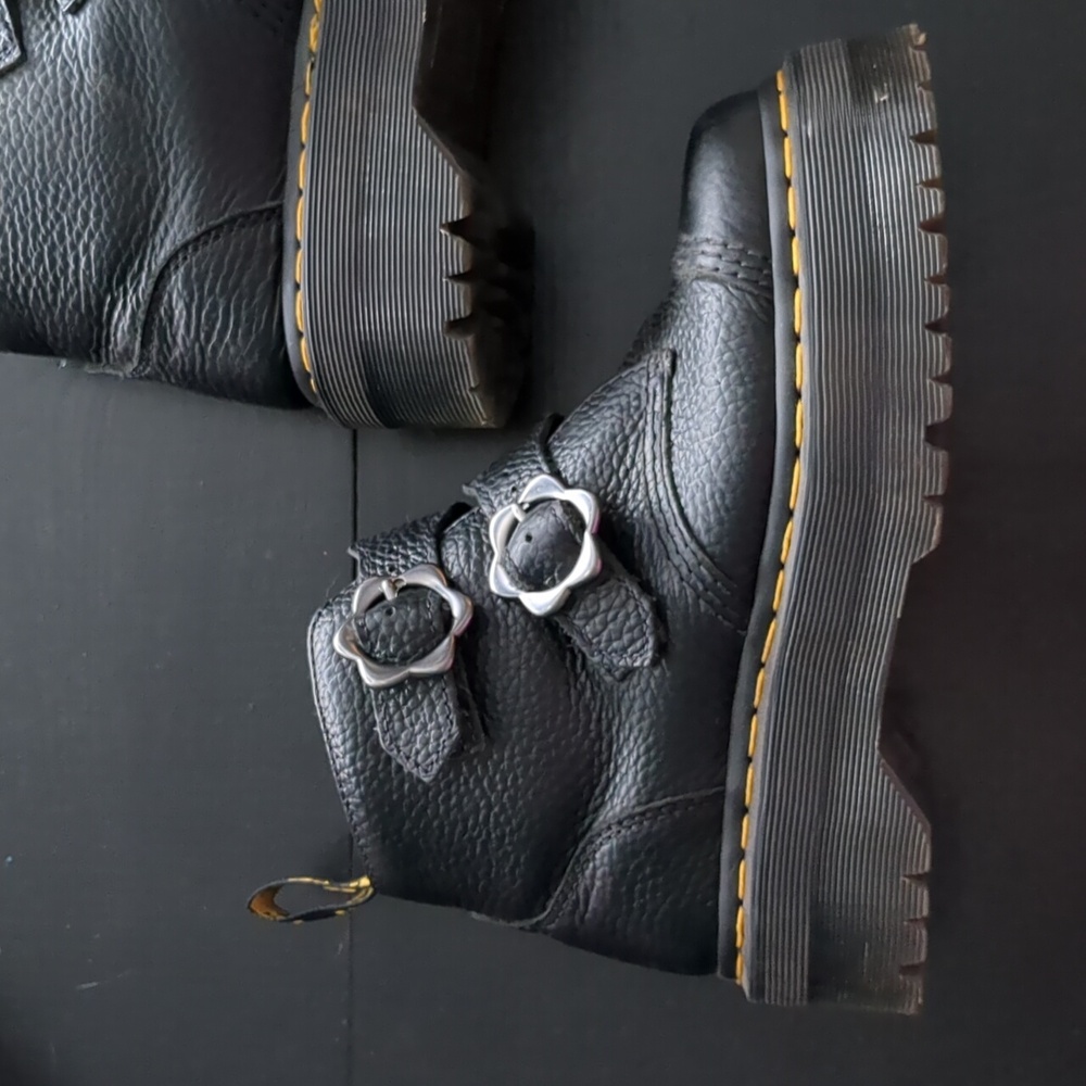 Dr. Martens Flower Buckle Quad Platform Boots Size 6 EUC